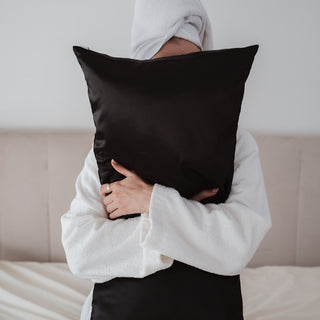 Taie d'oreiller en satin noir