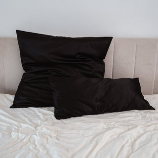 Taie d'oreiller en satin noir