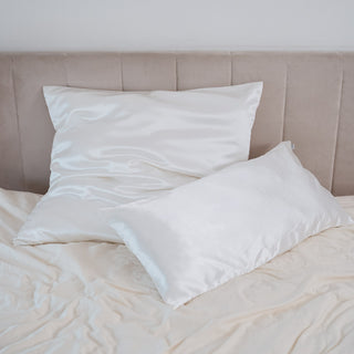 Taie d'oreiller en satin blanc