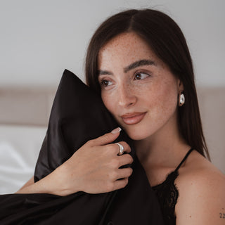 Taie d'oreiller en satin noir