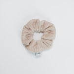 Claide Elaine Scrunchie Beige Produktfoto - Foto 1