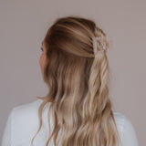 Une pince à cheveux