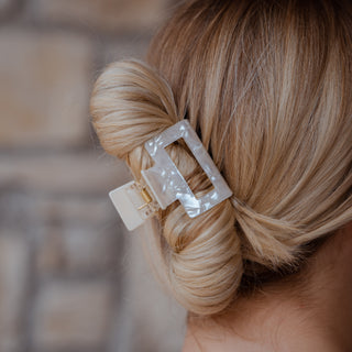 Alma Haarklammer im Detailansicht - feine Verarbeitung macht sie zum perfekten Accessoire